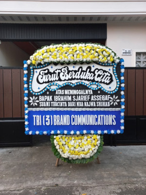 Papan Bunga Duka di Curug Goong